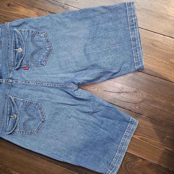 3/20.00. Levis red tab longer style shorts. - Picture 3 of 5